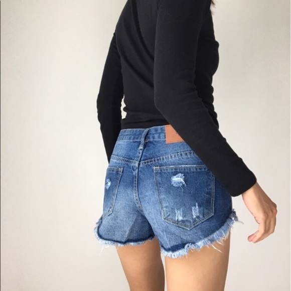 NEW frayed denim shorts - Picture 5 of 6